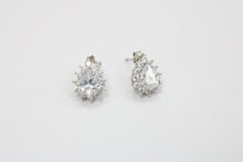 Load image into Gallery viewer, Chelsea Earrings
